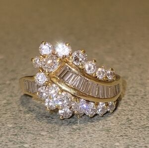 Elegant 14 Kt Gold Genuine Diamond Ring